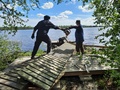 Seniorit talkoilee Malalammella 3.6.2024, rantapolulla ja laiturilla. Kuvat Matti ja Markku Lehtinen