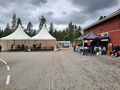 SENIOREIDEN MAKKARAGRILLAUS SAKATISSA 16.8.2025, RILLATTIIN NOIN 270 MAKKARAA JA TARJOTTIIN KAMPANISUKAHVIT. Mukana VEIKKO TUOVINEN, ERKKI NIEMELÄ, RAIMO VUOJÄRVI, MARKKU LEHTINEN SAULI KUMPULA, MATTI LEHTINEN JA REIJO VUOJÄRVI.
Kuvat Matti ja Markku Lehtinen